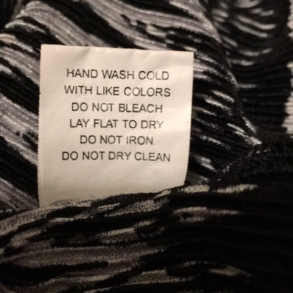 Elementz Crinkle Aztec Black/Silver/Gold Top - Picture 5 of 8